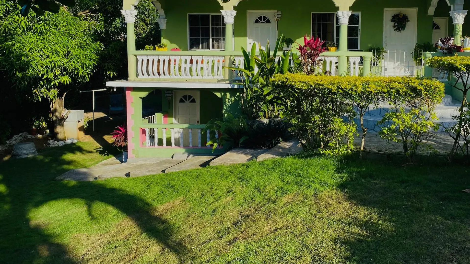 Cindy'S Garden Stay Ocho Rios Jamaica